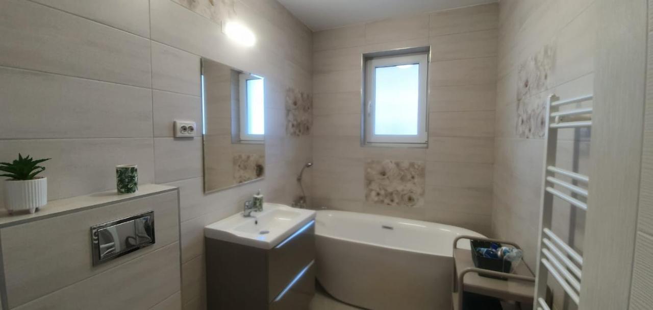 Viv Apartments 210 Floreşti エクステリア 写真