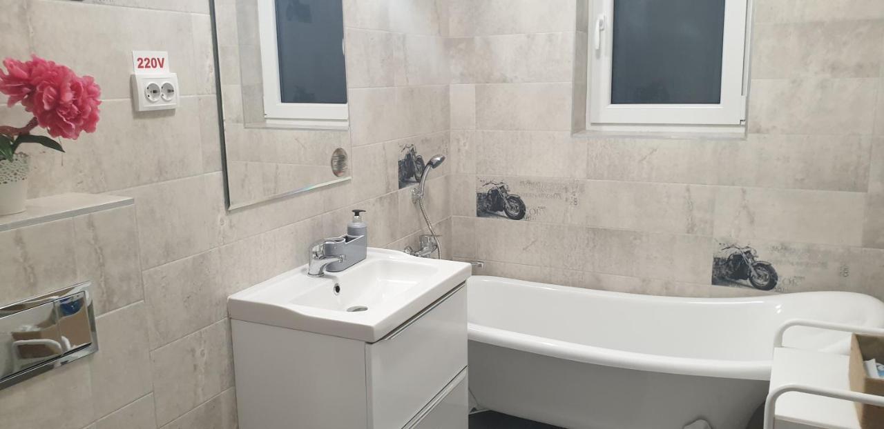 Viv Apartments 210 Floreşti エクステリア 写真
